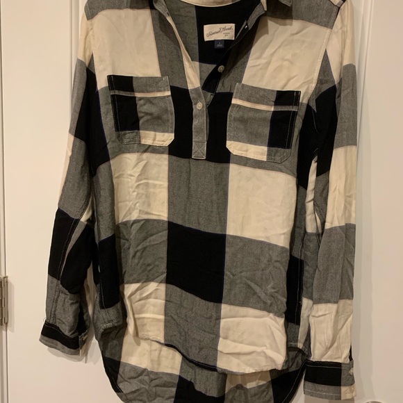 Universal Thread Tops - Black and white plaid pullover top